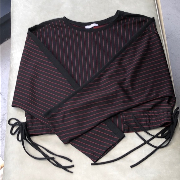 3/$25 Zara red and black crop sweatshirt - Picture 2 of 4